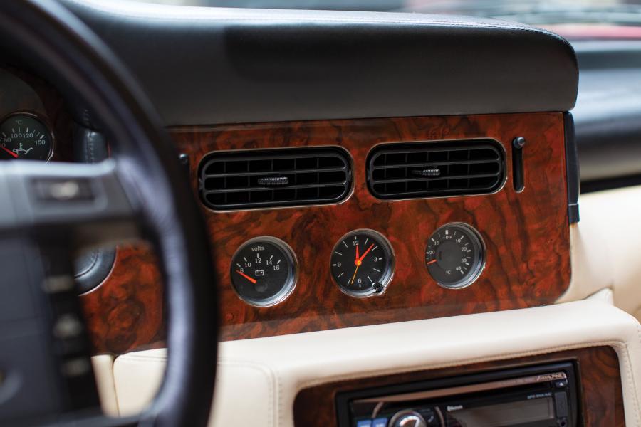 Детали интерьера Aston Martin Virage Volante 1993 года  (NA) (фото 45 из 63)